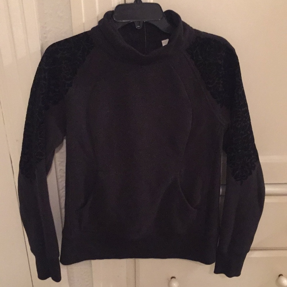 Women’s lulu lemon sweatshirt